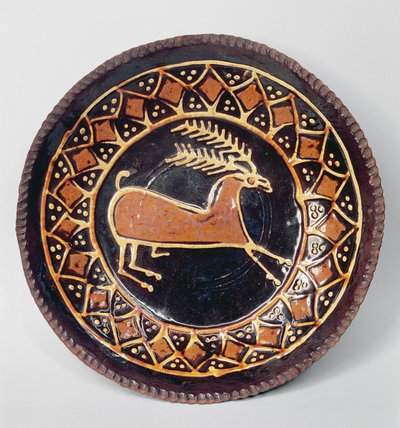 Piatto in terracotta di Staffordshire decorato con un cervo, metà XVIII secolo da English School